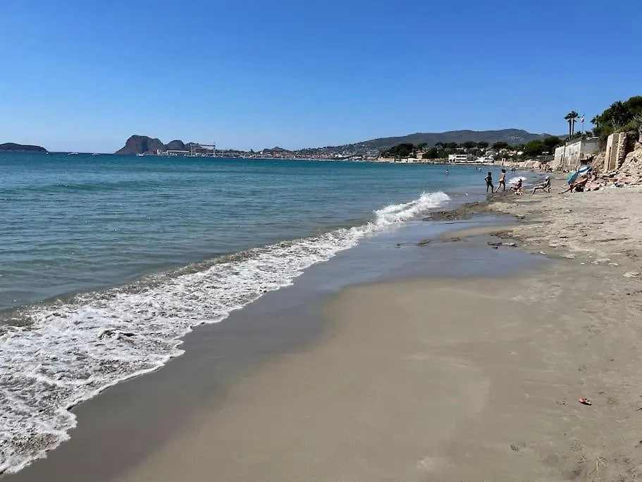 Cocon Les Pieds Dans L'Eau Acces Direct A La Mer La Ciotat 0*,  France
